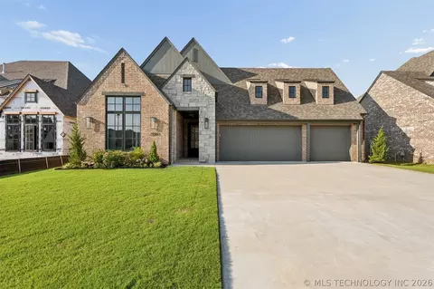 2711 W Van Buren Ct, Broken Arrow, OK 74011