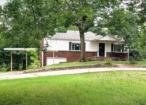 2076 Southview Ave, Bartlesville, OK 74003