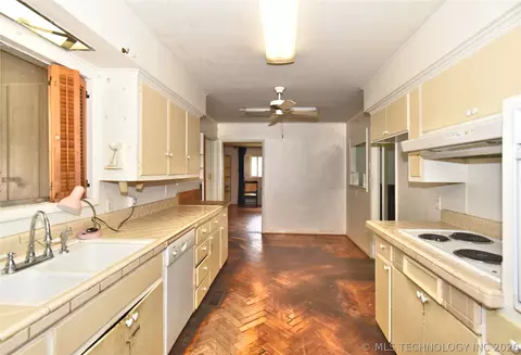 4659 E 55th Pl, Tulsa, OK 74135 photo 5