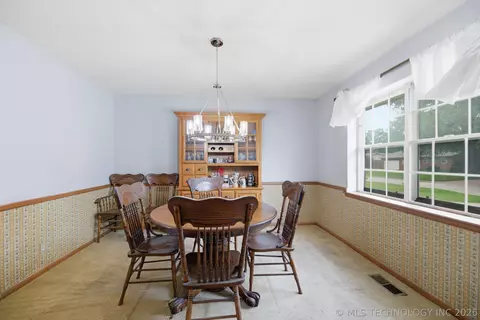 Dining - 1832 E 58th St, Tulsa, OK 74105 photo 1 of 2