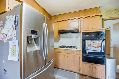 Kitchen - 1832 E 58th St, Tulsa, OK 74105 photo 3 of 4