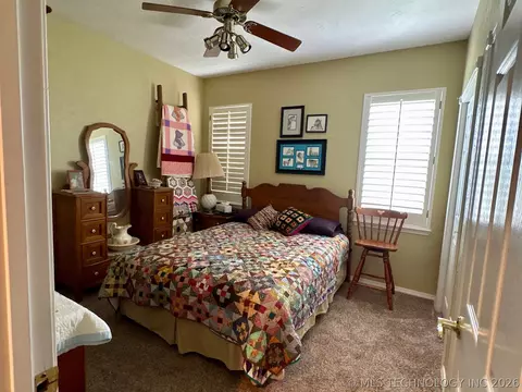 Bedroom - 1025 E 13th St, Cushing, OK 74023 photo 2 of 8