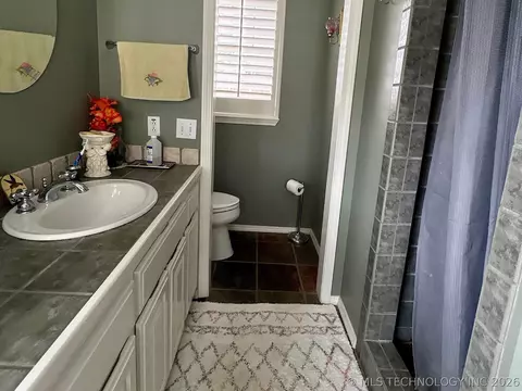 Bath - 1025 E 13th St, Cushing, OK 74023 photo 12 of 13