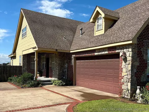 Exterior - 1025 E 13th St, Cushing, OK 74023 photo 10 of 24