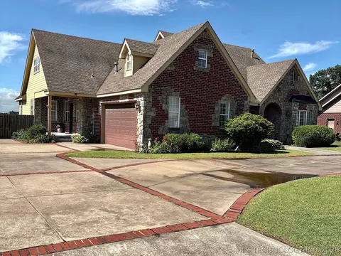 Exterior - 1025 E 13th St, Cushing, OK 74023 photo 7 of 24