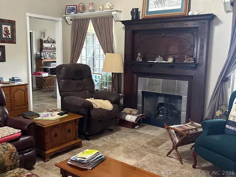 Living - 1025 E 13th St, Cushing, OK 74023 photo 2 of 3