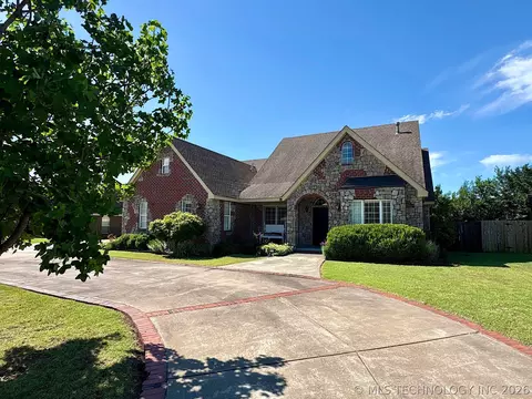 Exterior - 1025 E 13th St, Cushing, OK 74023 photo 4 of 24