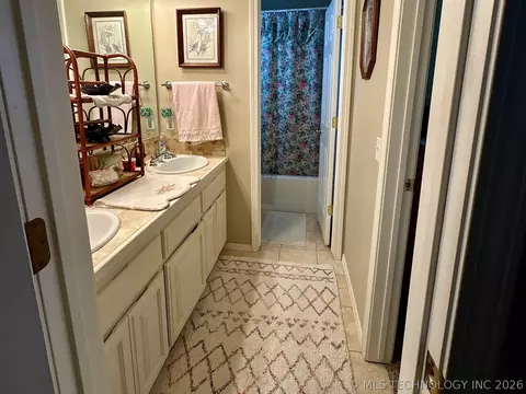 Bath - 1025 E 13th St, Cushing, OK 74023 photo 1 of 13