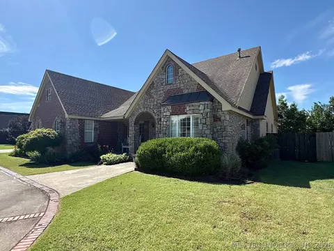 Exterior - 1025 E 13th St, Cushing, OK 74023 photo 9 of 24