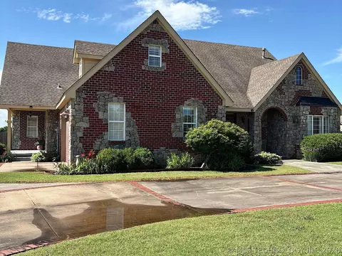 Exterior - 1025 E 13th St, Cushing, OK 74023 photo 8 of 24