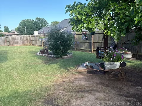Exterior - 1025 E 13th St, Cushing, OK 74023 photo 23 of 24