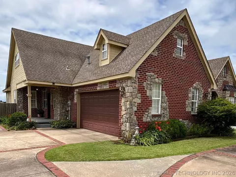 Exterior - 1025 E 13th St, Cushing, OK 74023 photo 11 of 24