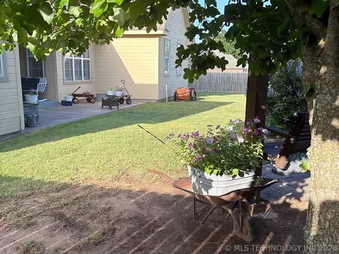 Exterior - 1025 E 13th St, Cushing, OK 74023 photo 22 of 24
