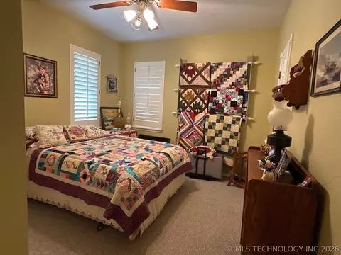 Bedroom - 1025 E 13th St, Cushing, OK 74023 photo 5 of 8
