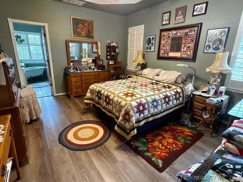 Bedroom - 1025 E 13th St, Cushing, OK 74023 photo 7 of 8
