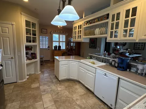 Kitchen - 1025 E 13th St, Cushing, OK 74023 photo 2 of 4