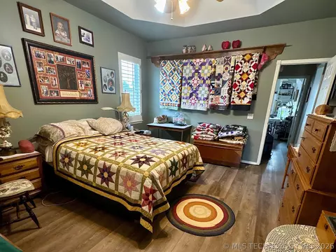 Bedroom - 1025 E 13th St, Cushing, OK 74023 photo 6 of 8