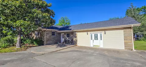 Exterior - 509 Sunset Strip Ave, Eufaula, OK 74432 photo 3 of 13