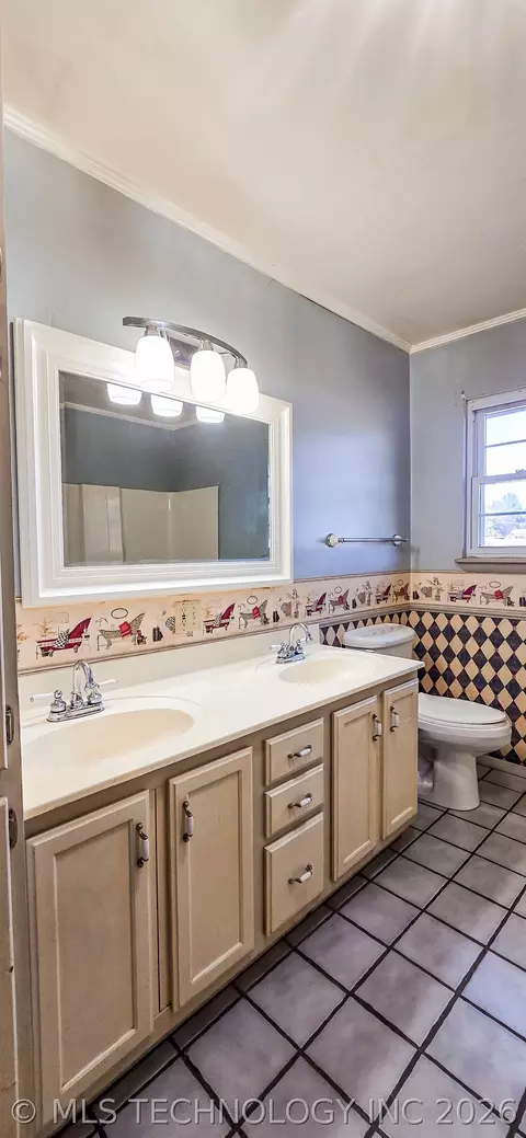 Bath - 509 Sunset Strip Ave, Eufaula, OK 74432 photo 8 of 12