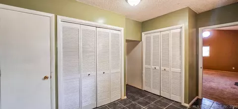 Entry Way - 509 Sunset Strip Ave, Eufaula, OK 74432 photo 2 of 3