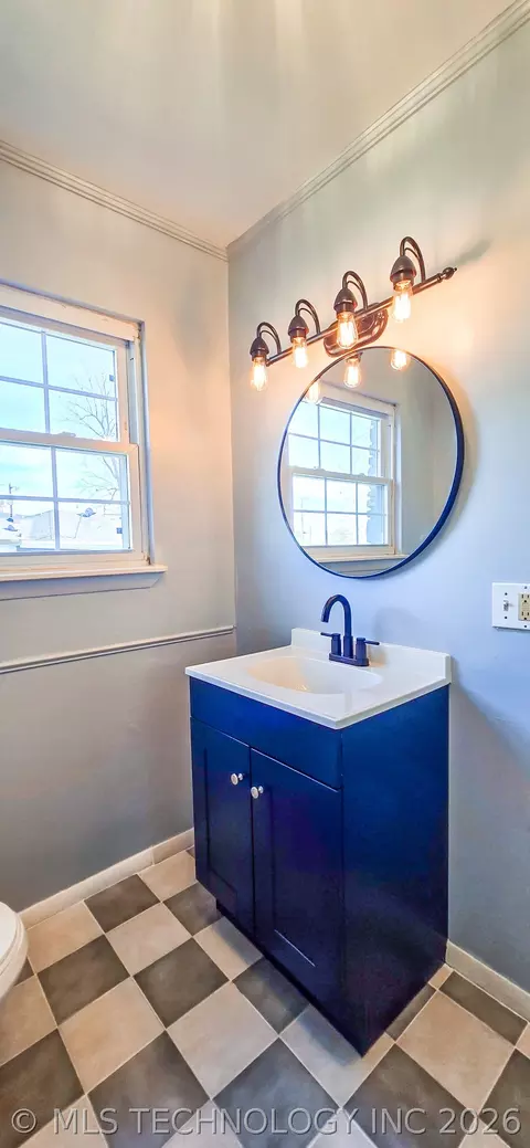 Bath - 509 Sunset Strip Ave, Eufaula, OK 74432 photo 11 of 12