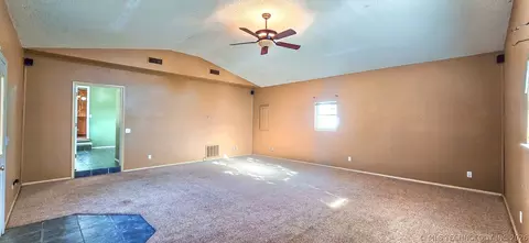 Living - 509 Sunset Strip Ave, Eufaula, OK 74432 photo 6 of 9