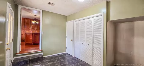 Entry Way - 509 Sunset Strip Ave, Eufaula, OK 74432 photo 1 of 3