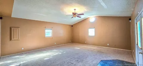 Living - 509 Sunset Strip Ave, Eufaula, OK 74432 photo 7 of 9