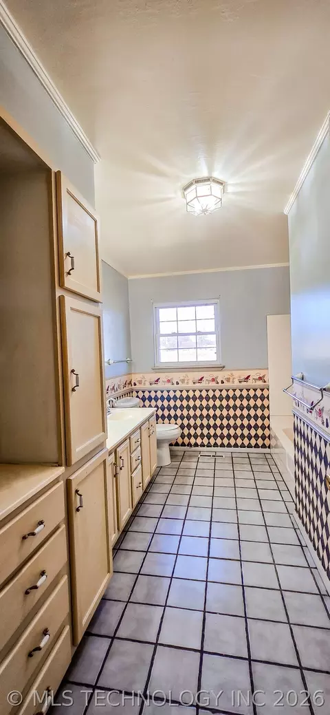 Bath - 509 Sunset Strip Ave, Eufaula, OK 74432 photo 9 of 12