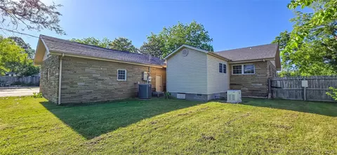 Exterior - 509 Sunset Strip Ave, Eufaula, OK 74432 photo 6 of 13