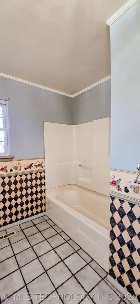 Bath - 509 Sunset Strip Ave, Eufaula, OK 74432 photo 7 of 12