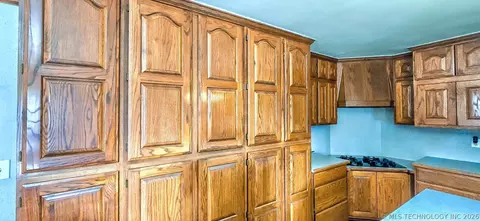 Kitchen - 509 Sunset Strip Ave, Eufaula, OK 74432 photo 4 of 11