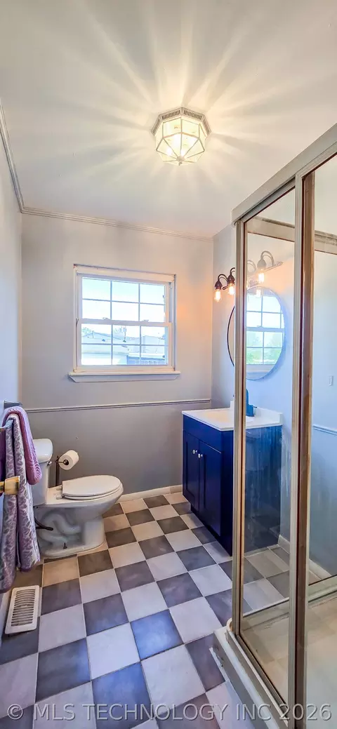 Bath - 509 Sunset Strip Ave, Eufaula, OK 74432 photo 10 of 12
