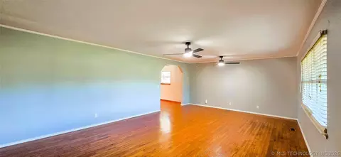 Living - 509 Sunset Strip Ave, Eufaula, OK 74432 photo 3 of 9