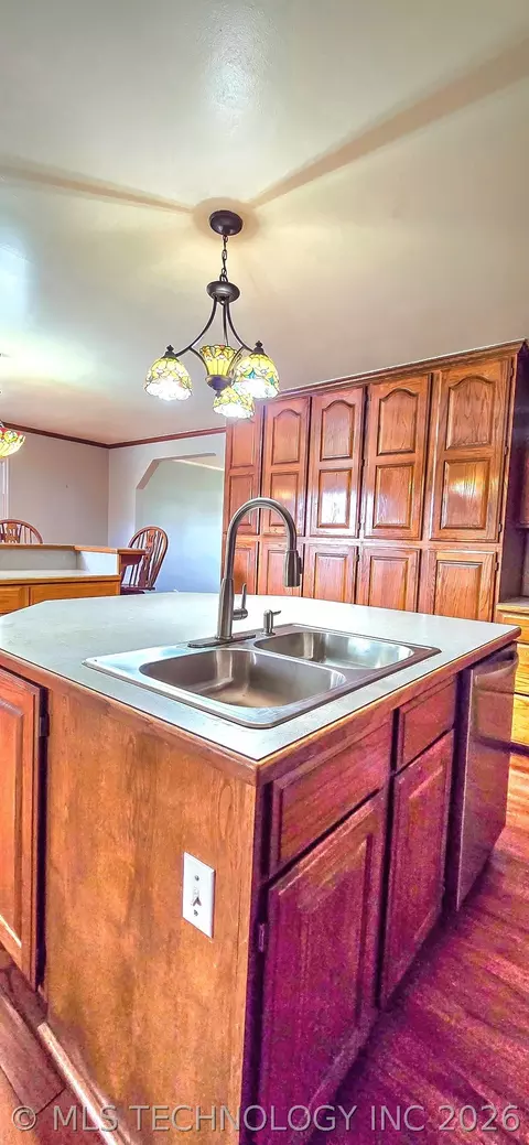 Kitchen - 509 Sunset Strip Ave, Eufaula, OK 74432 photo 6 of 11
