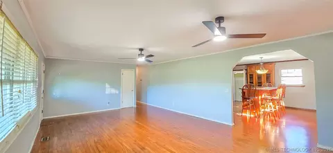 Living - 509 Sunset Strip Ave, Eufaula, OK 74432 photo 4 of 9