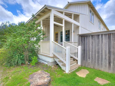29 Boardwalk Street D, Carlton Landing, OK 74432