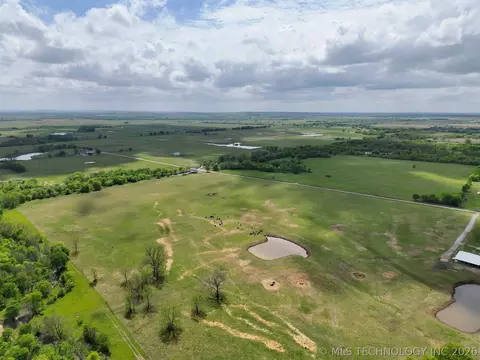 13 S 194th St W, Council Hill, OK 74428