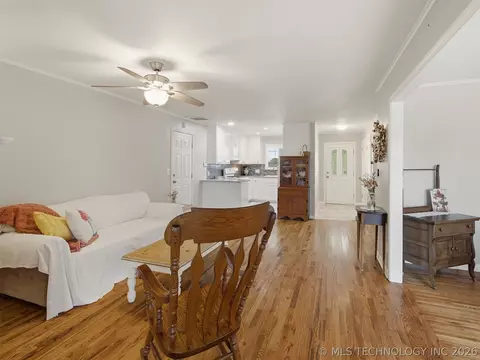 Living - 5603 E 96th St N, Sperry, OK 74073 photo 3 of 12