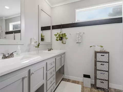 Bath - 5603 E 96th St N, Sperry, OK 74073 photo 7 of 11