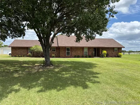 67 Magnolia Dr, Ardmore, OK 73401