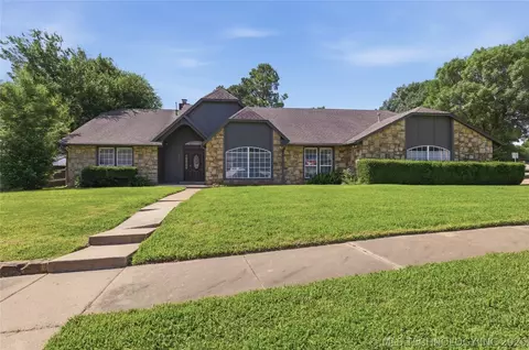 501 E Winston Cir, Broken Arrow, OK 74011