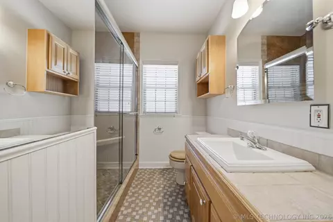 Bath - 4524 E 8th St, Tulsa, OK 74112 photo 1 of 1