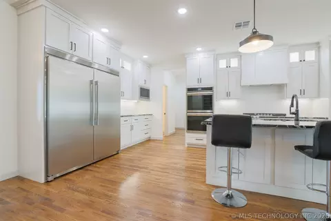 Kitchen - 4724 E 177th Pl, Bixby, OK 74008 photo 3 of 5