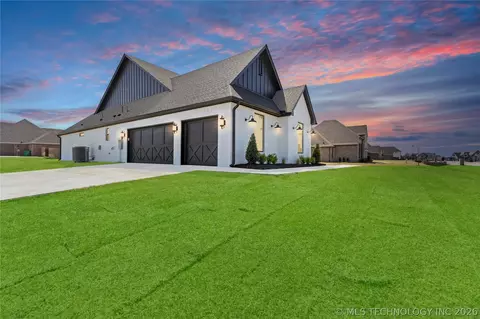 Exterior - 4724 E 177th Pl, Bixby, OK 74008 photo 2 of 3