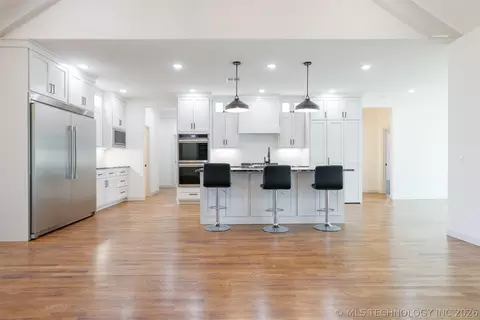 Kitchen - 4724 E 177th Pl, Bixby, OK 74008 photo 1 of 5