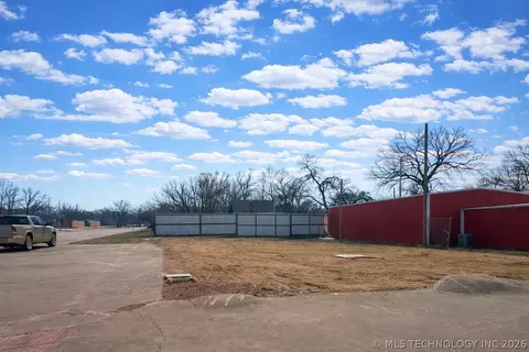 301 W 12th St, Ada, OK 74820