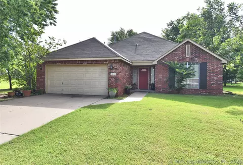 1635 N Greenwood Pl, Tulsa, OK 74106