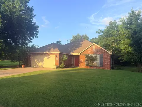 1635 N Greenwood Pl, Tulsa, OK 74106