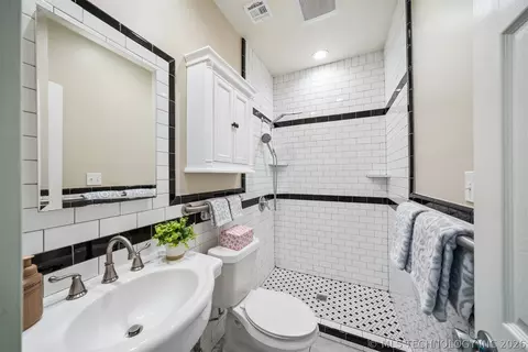 Bath - 2320 E 4th Pl, Tulsa, OK 74104 photo 2 of 2